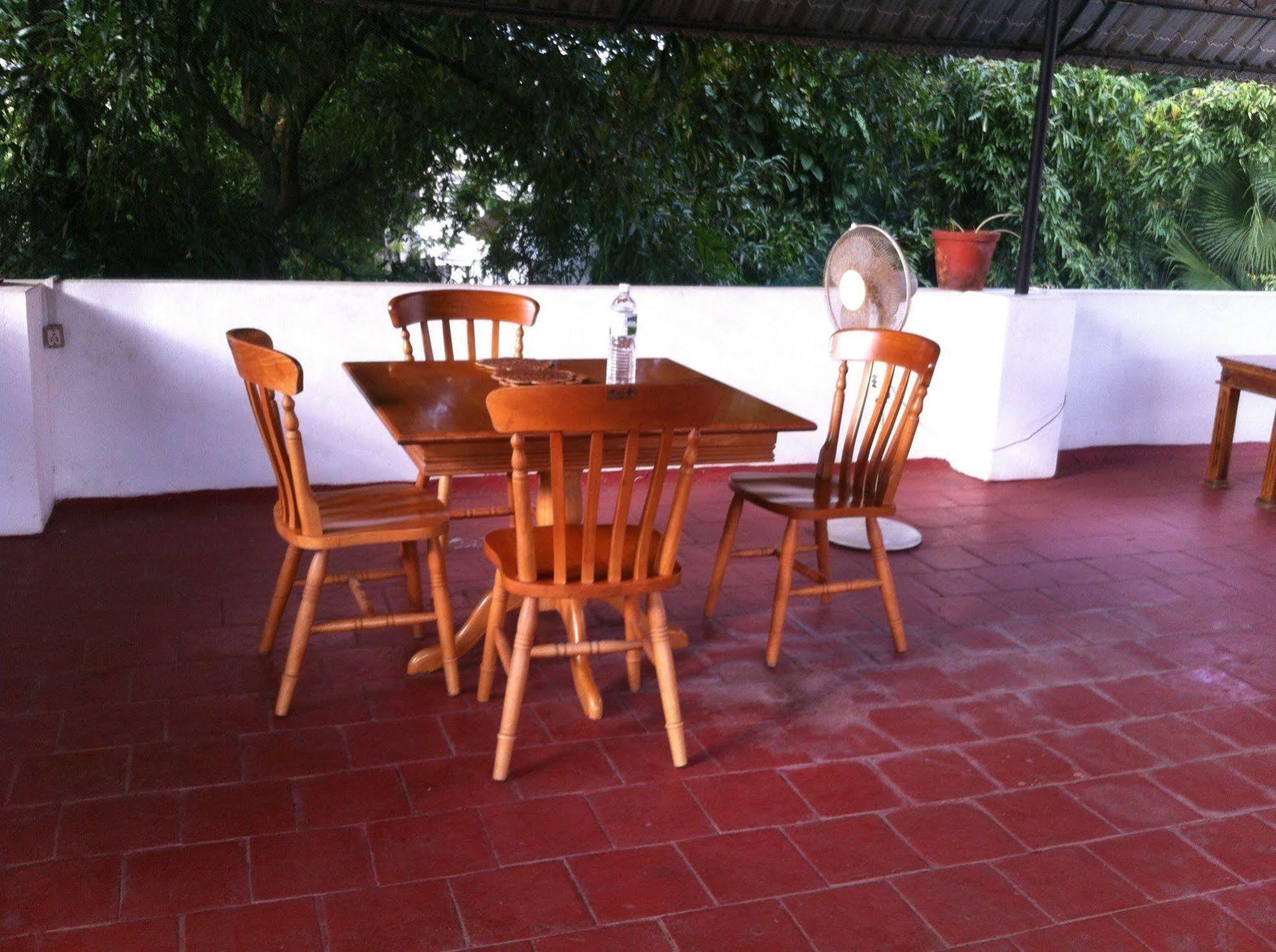Oyo Home 63551 Pleasant Stay Near Fort Kochi Beach Esterno foto